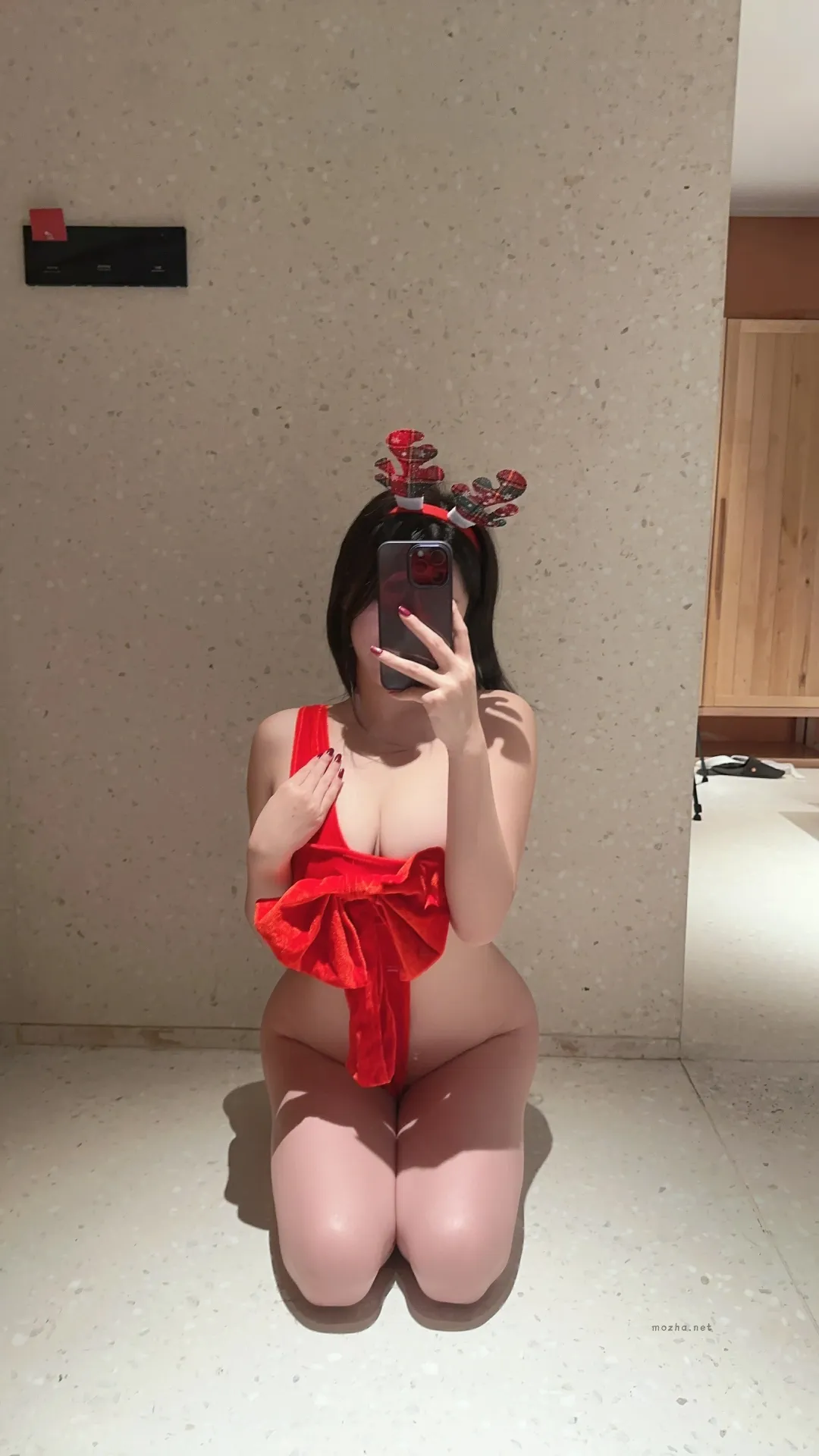 奶宝妹纸 – 红色束缚【38P】